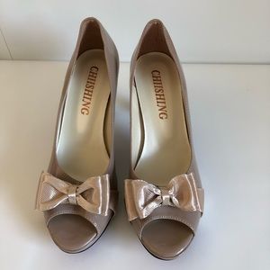 Nude Peep-Toe Bow Pumps Size 8